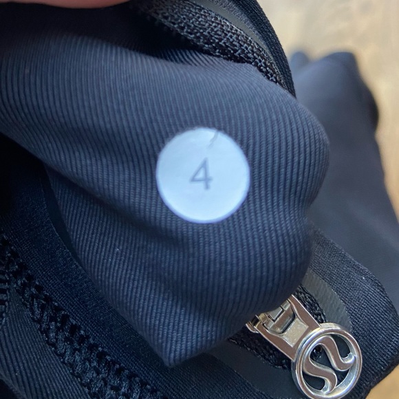 Lululemon Black Crops - Picture 9 of 9